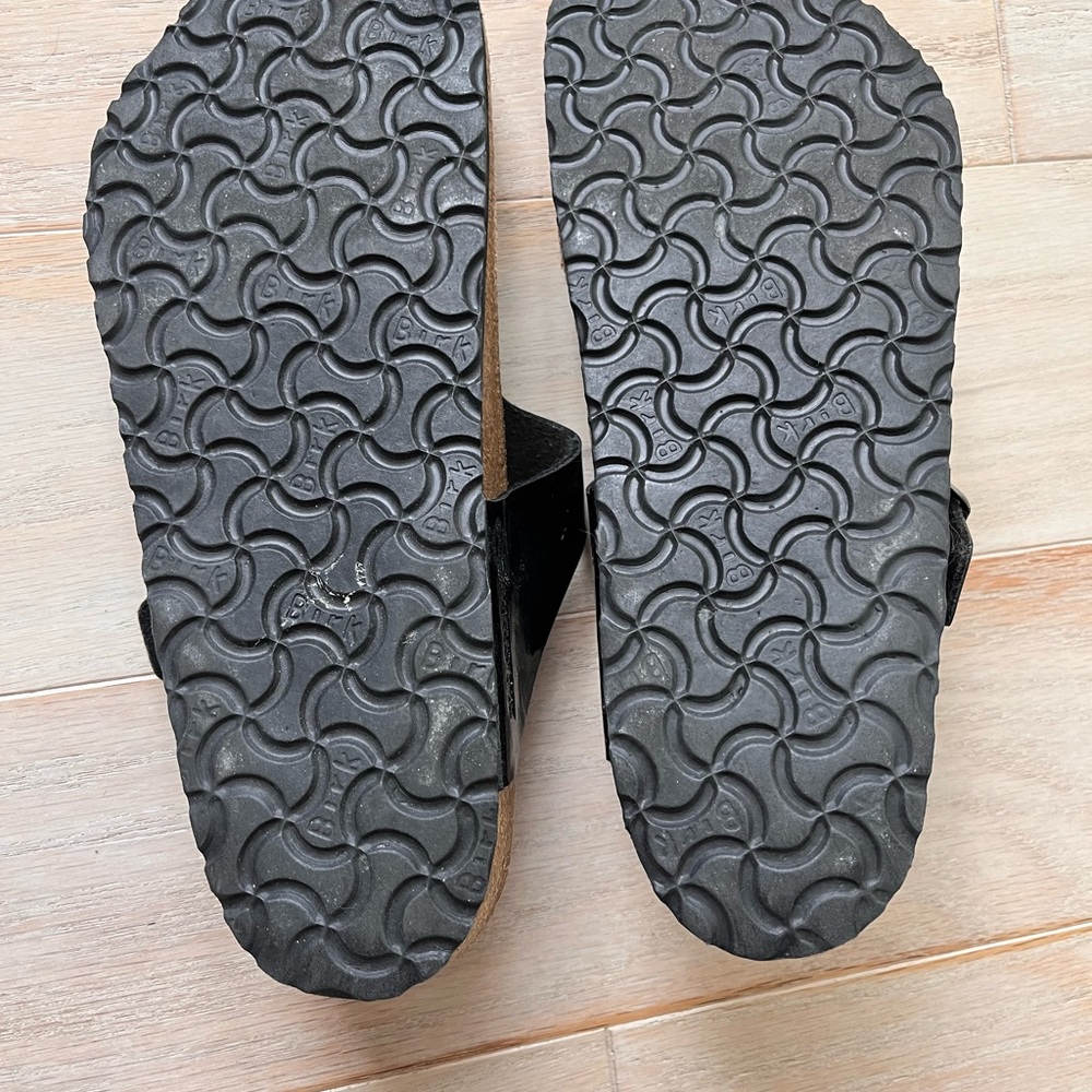 Black patent leather Gizeh sandals - Picture 2 of 2